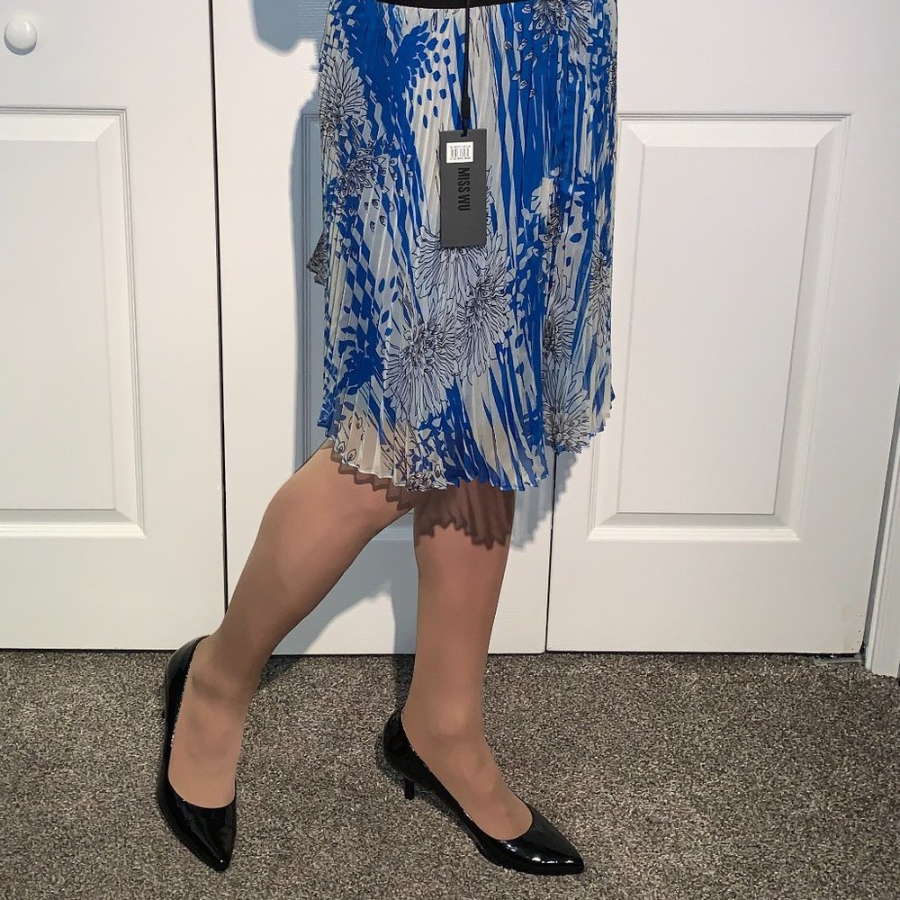 New Miss Wu Blue/White Pleated Skirt Size 2